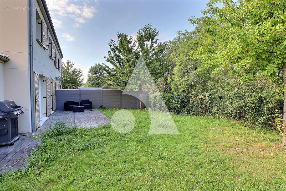 Maison à MERY-SUR-OISE