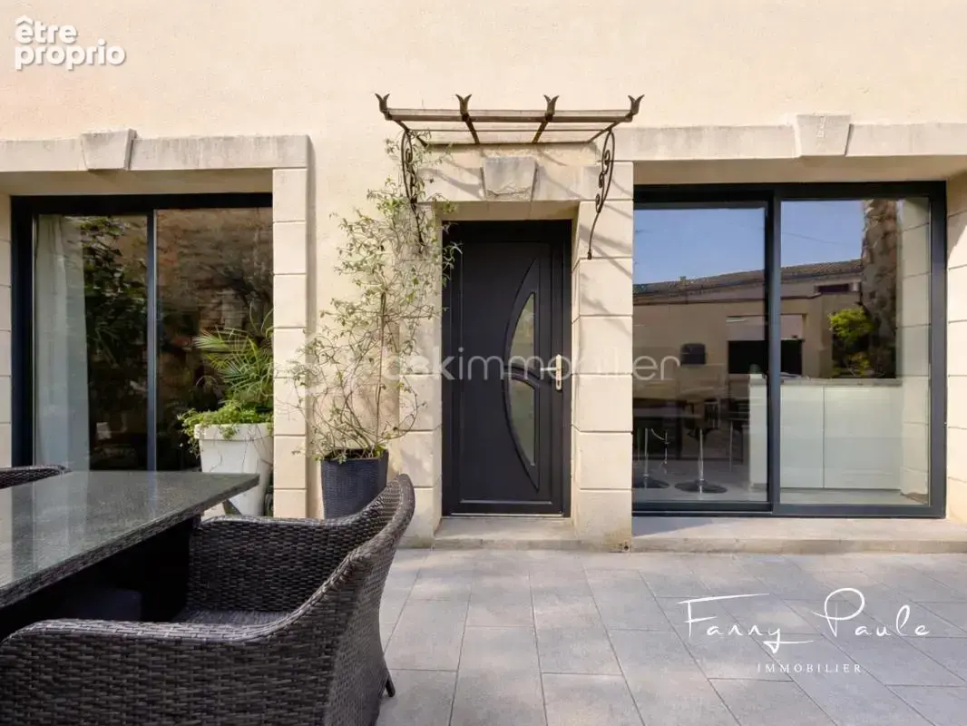 EXCLUSIVITÉ – Maison entièrement rénovée avec cour et terrasse tropézienne – Puimisson - photo 2