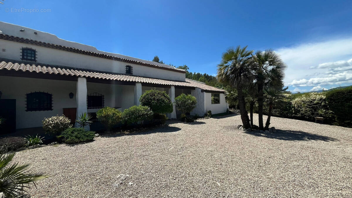Maison à LA GAUDE