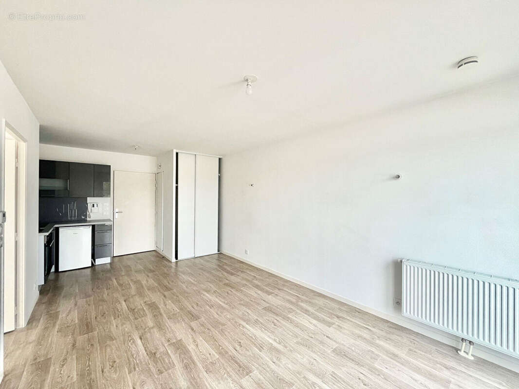 A VENDRE appartement Caen 2 pièce(s) 39.60 m2 - vendu libre - dernier étage - ascenseur - parking - vue dégagée - photo 3