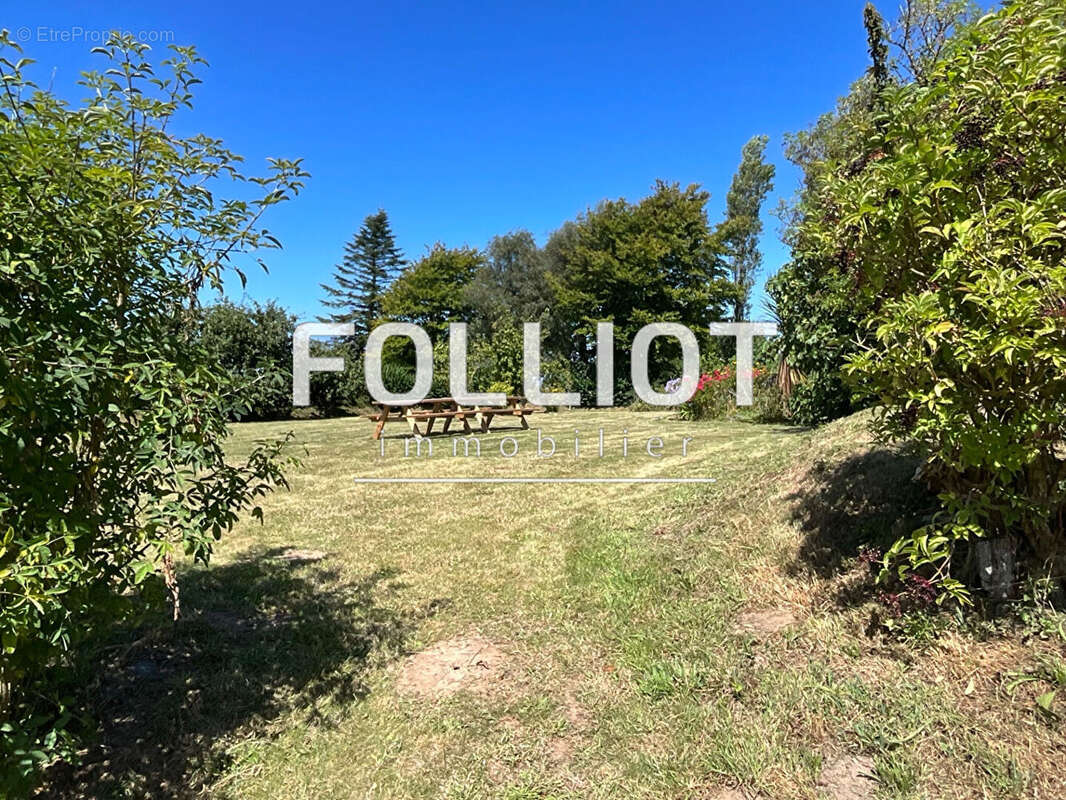 Maison à LES MOITIERS-D'ALLONNE