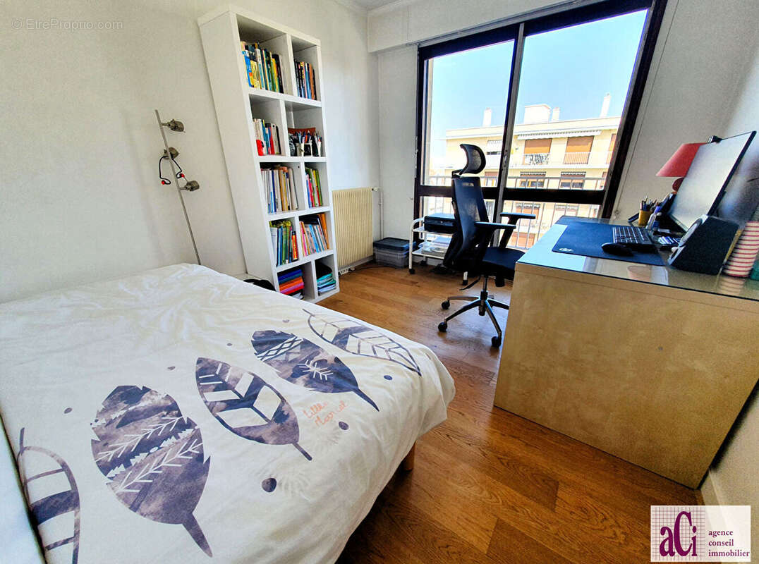 Appartement à L'HAY-LES-ROSES