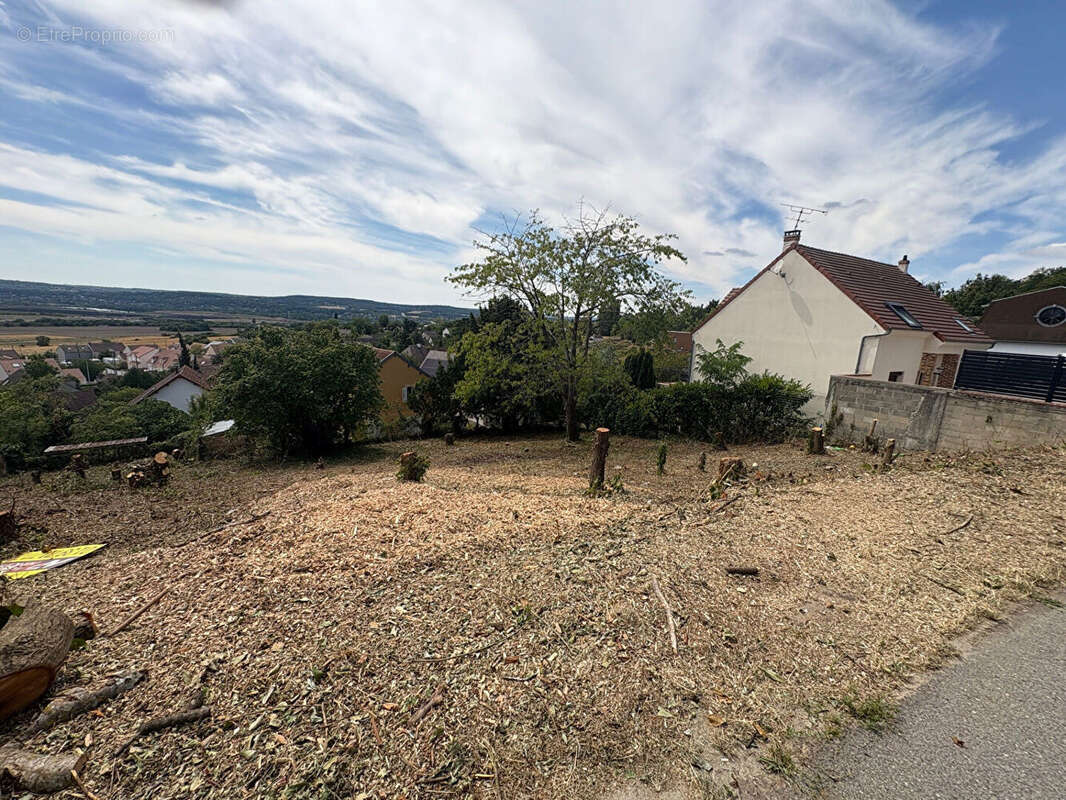Terrain constructible de 932 m² à Chanteloup-les-Vignes - photo 3