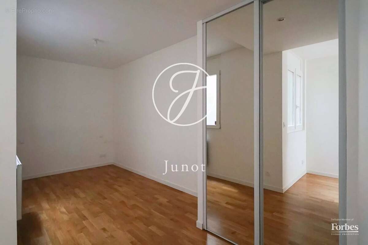 Appartement à PARIS-8E