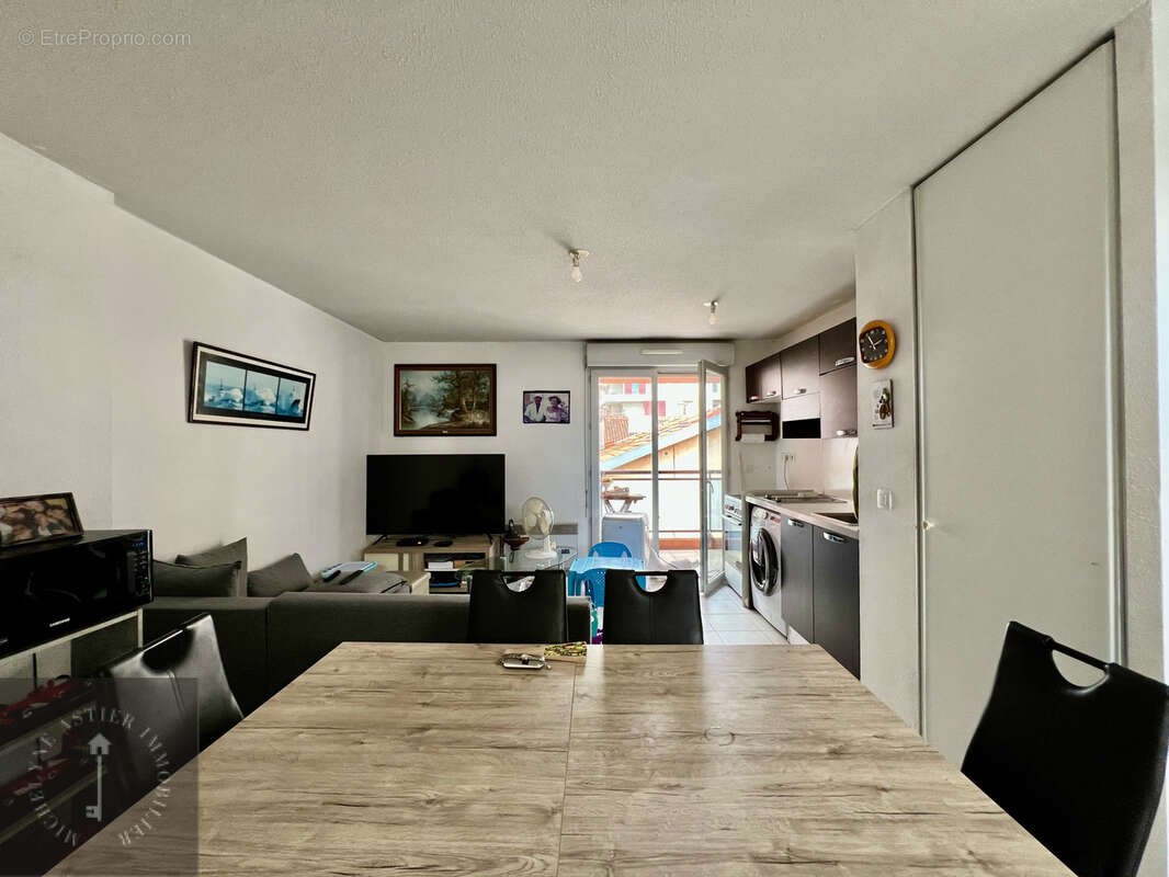 Appartement à SAINT-LAURENT-DU-VAR