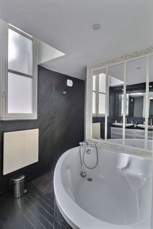 Appartement à PARIS-2E