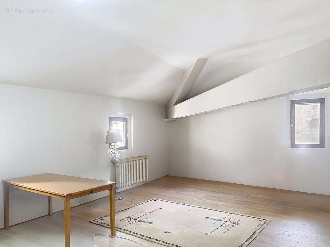 Appartement à VILLENEUVE-LES-AVIGNON