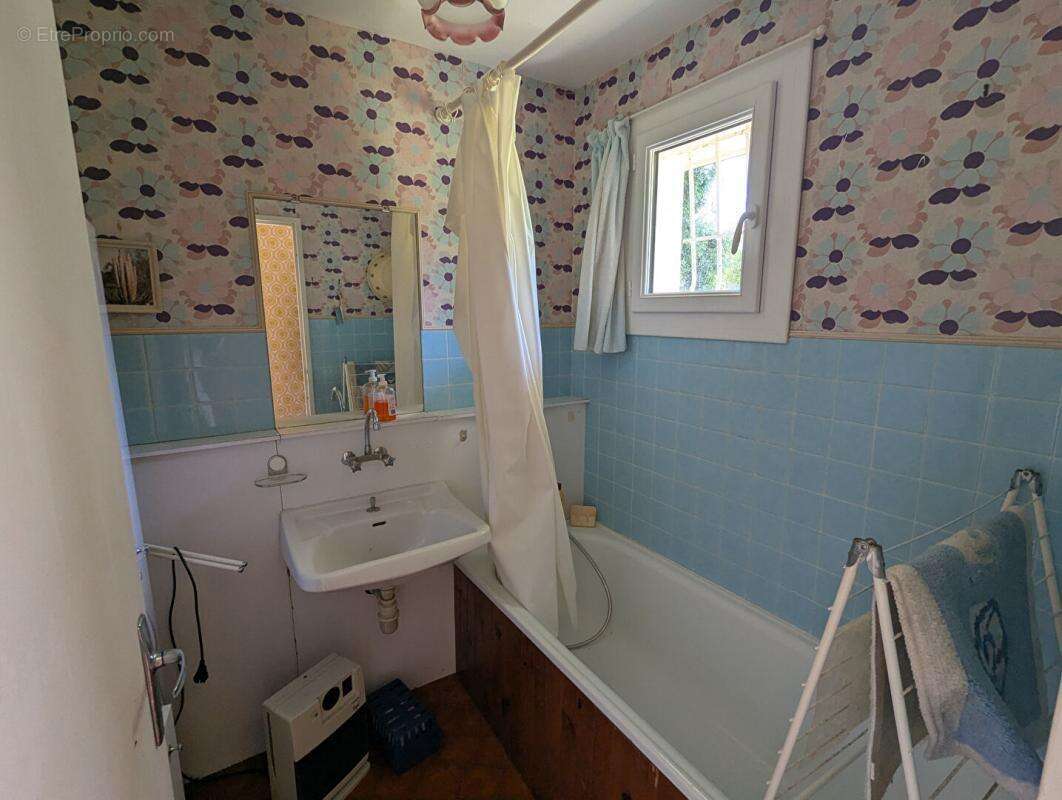 Propriété de plain-pied d'environ 80m2 deux chambres Parcelle 2835m2 - photo 10