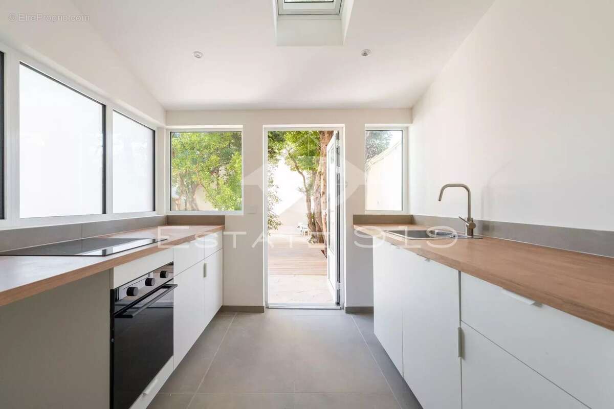 Appartement à MARSEILLE-7E