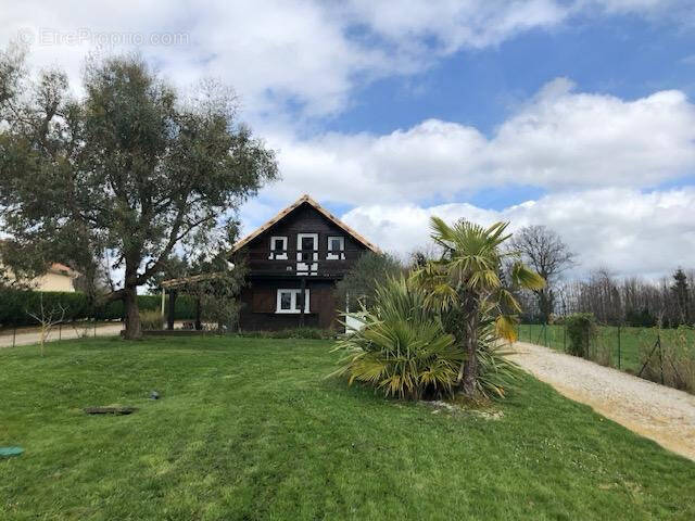 Maison à MAGNAC-BOURG