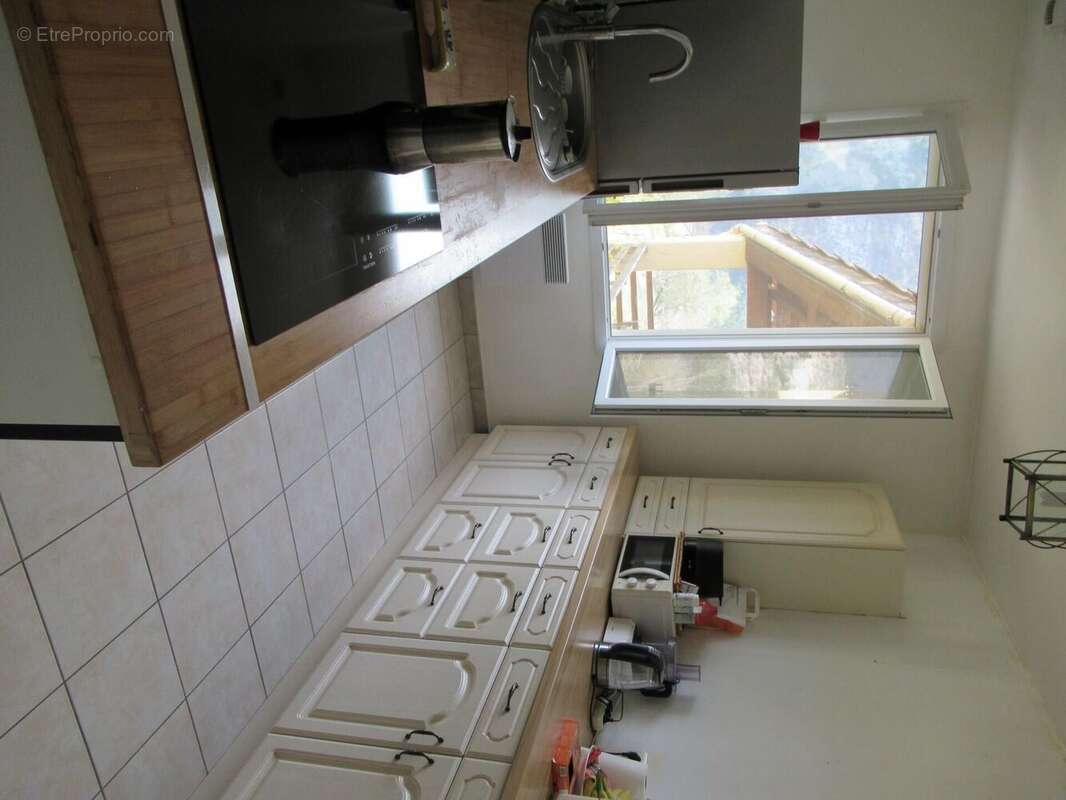 Maison 96 m² à Saint-Benoit  - photo 6