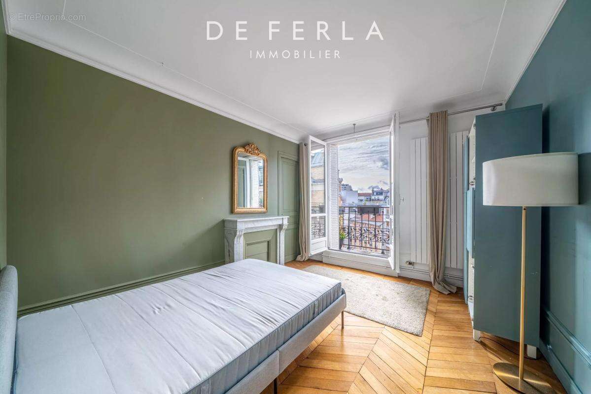 Appartement à PARIS-14E