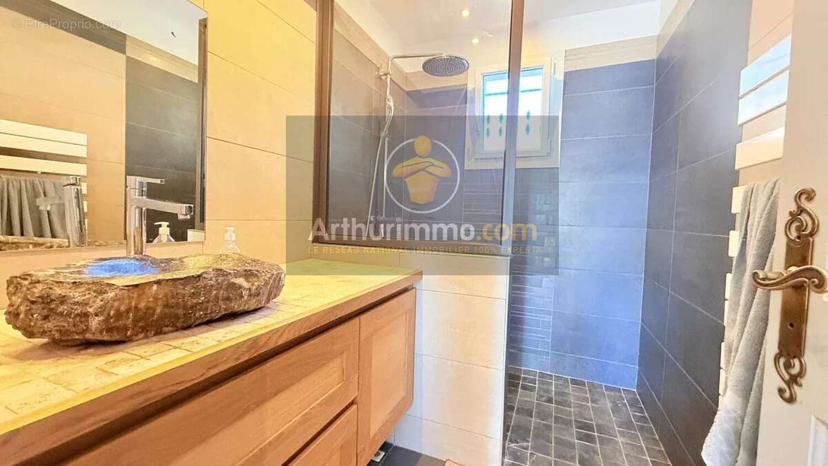 Maison à POURRIERES