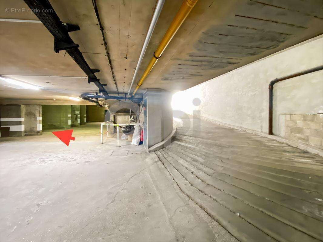 Parking à PARIS-20E