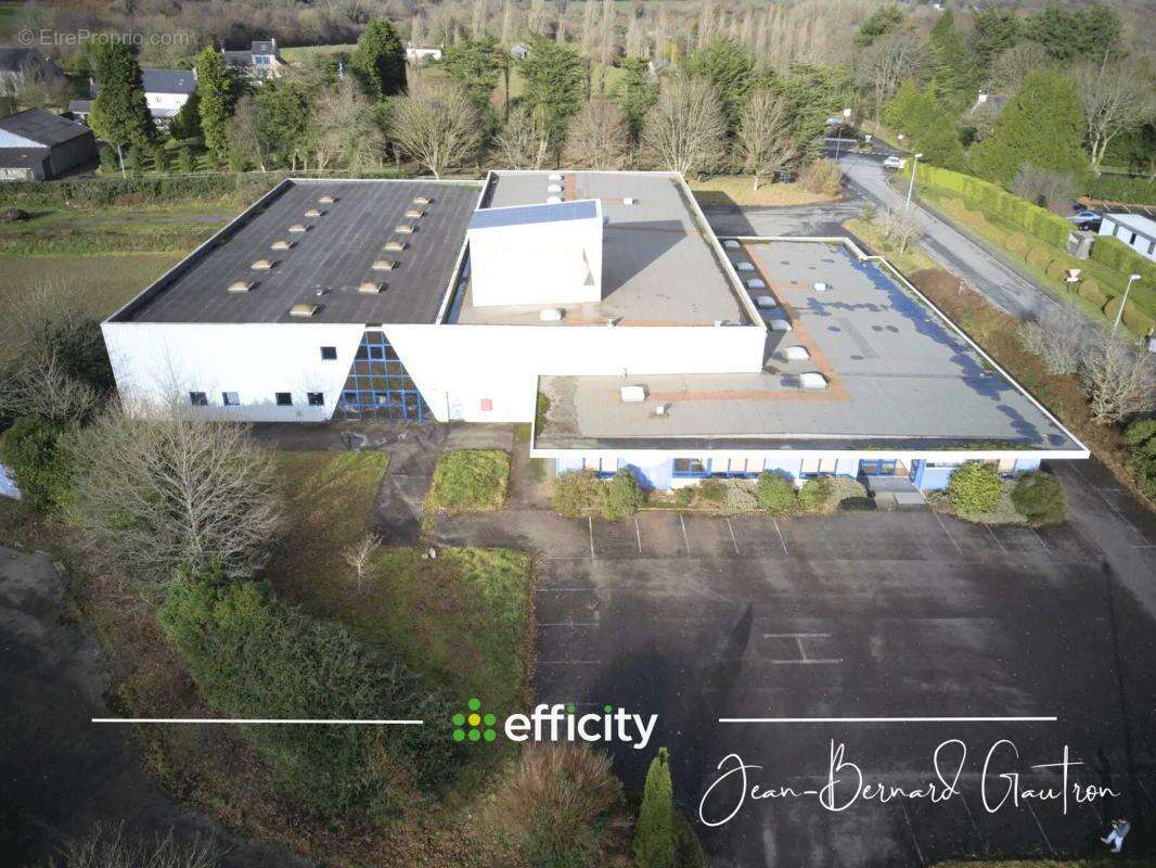 Commerce à PLOUNEVEZ-MOEDEC