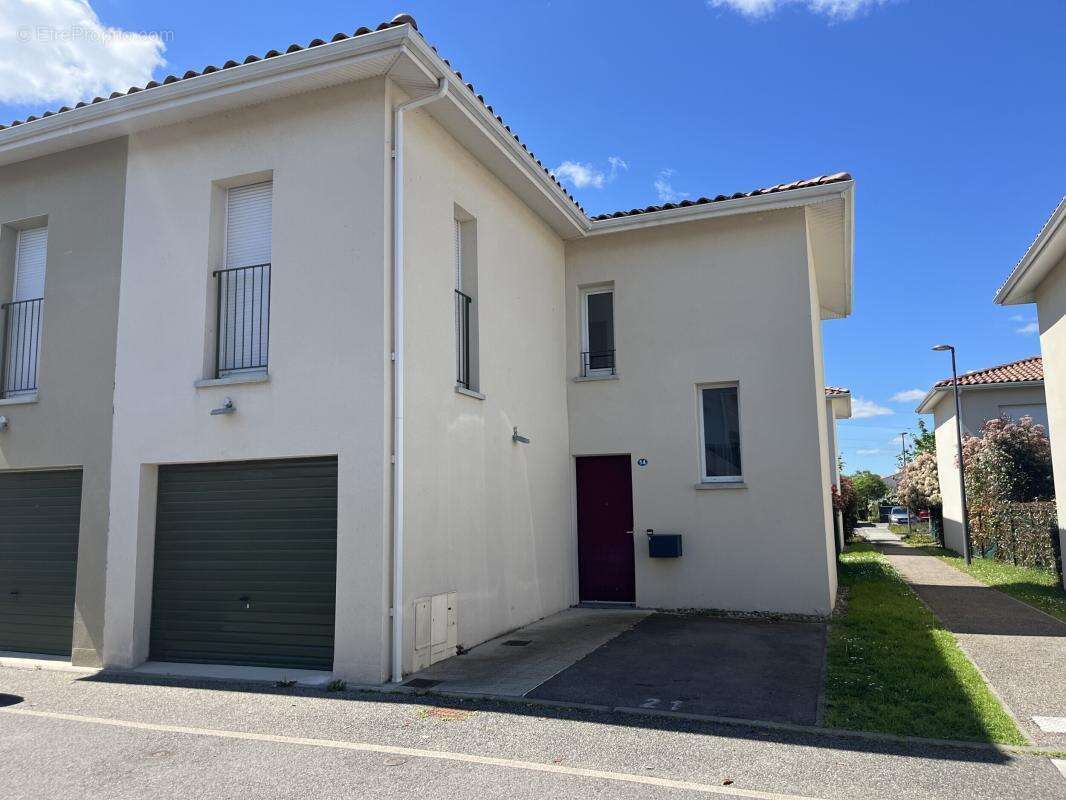Maison à LA SALVETAT-SAINT-GILLES