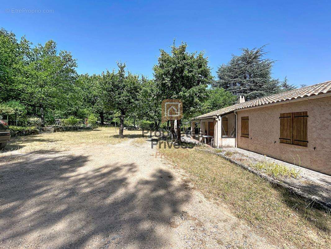 Villa T5 plain-pied 119 m², Terrain 1750 m², 4 chambres, Garage , Au calme , Saint-Maximin 83470 - photo 5