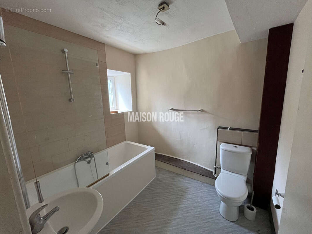 Maison à JUGON-LES-LACS