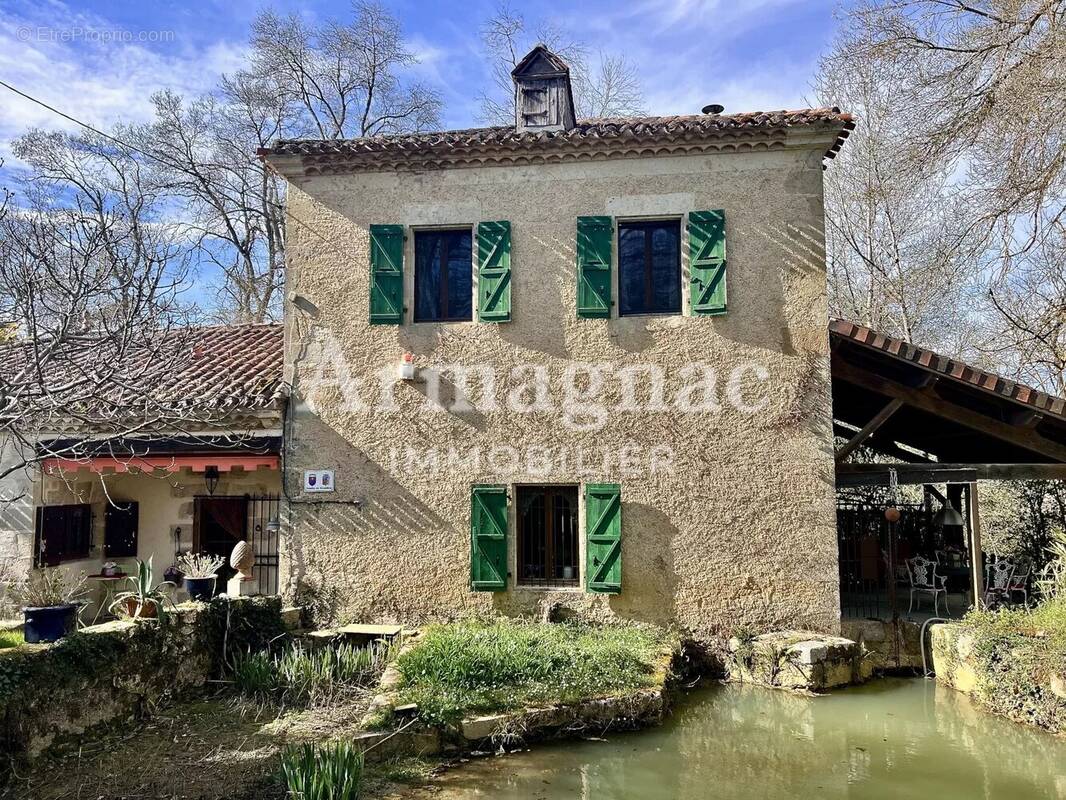 Maison à VIC-FEZENSAC