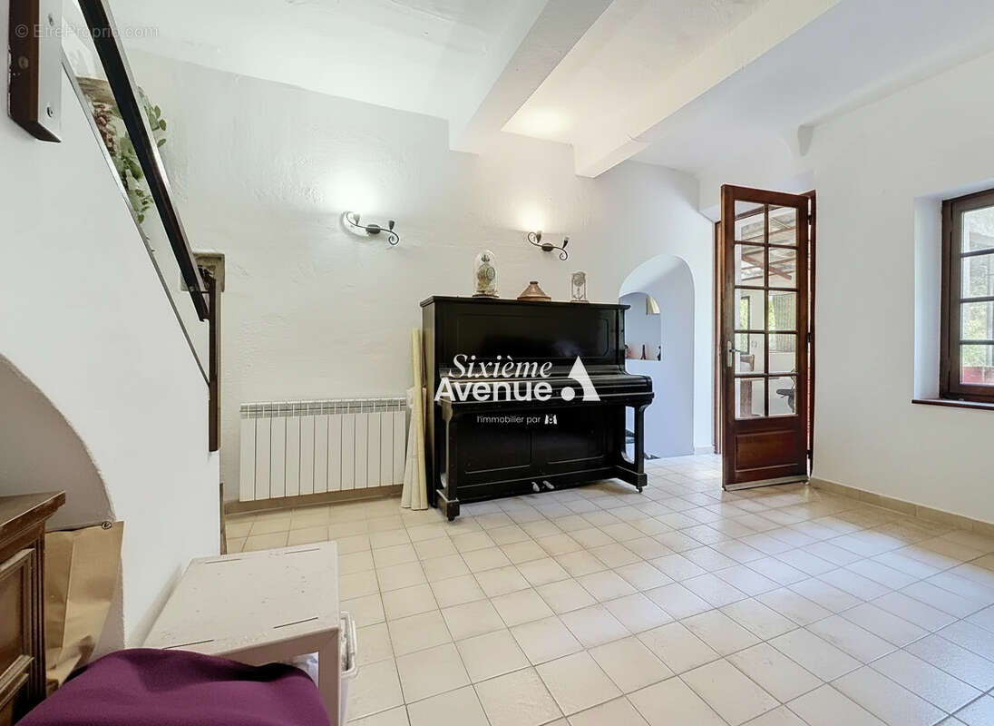 A vendre au Plan de Grasse - Maison atypique de 10 pièces ? 8 chambres ? Terrain de 360 m² - photo 7