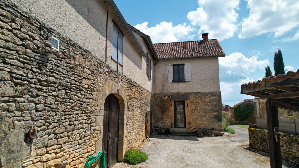 Maison à SALIGNAC-EYVIGUES