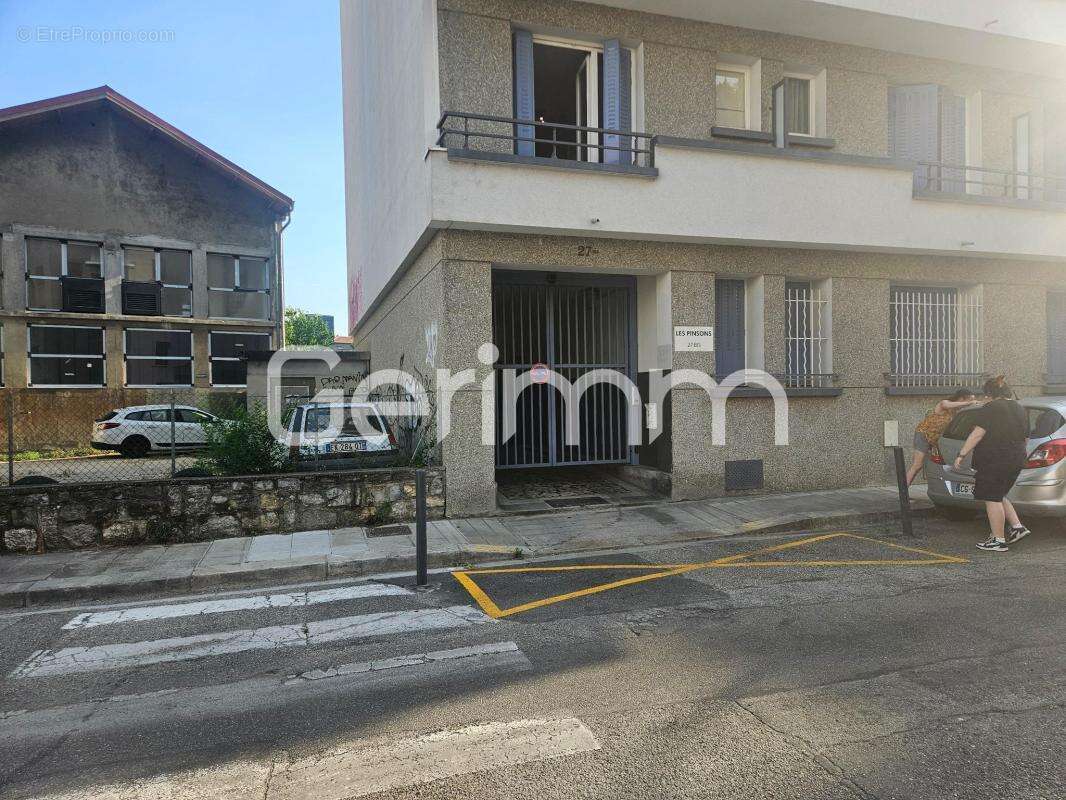 Vente - Appartement - 1 pièce + cuisine - 33 m² - 75 000 € - - photo 7