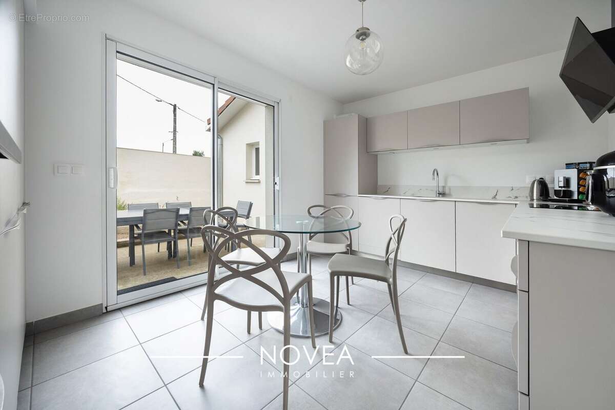 Maison 124 m² à Grezieu-La-Varenne  - photo 6