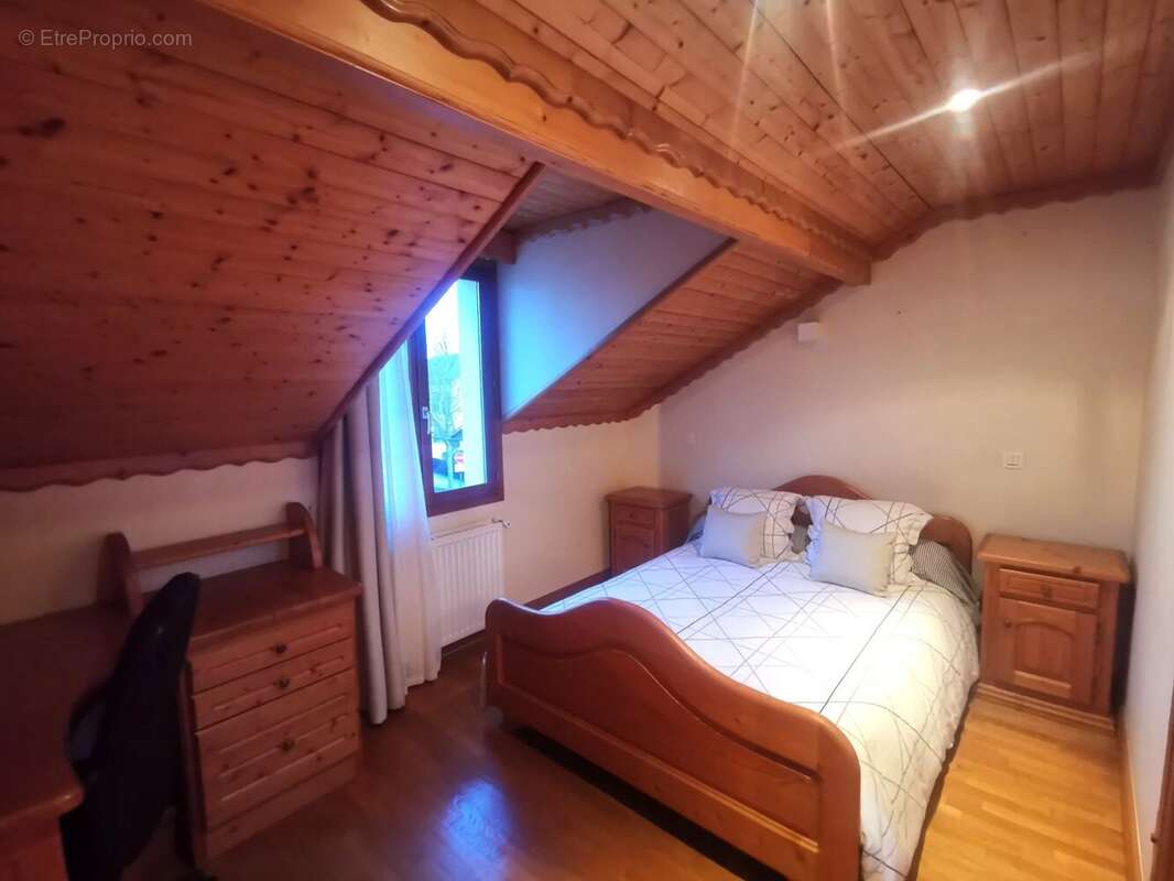 94400 vitry maison 7 pieces 170 m² sur un terrain de 422 m² et un jardin de 300 m² - photo 4