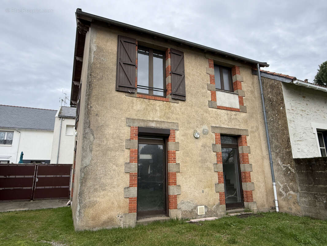 Maison à MONTAIGU