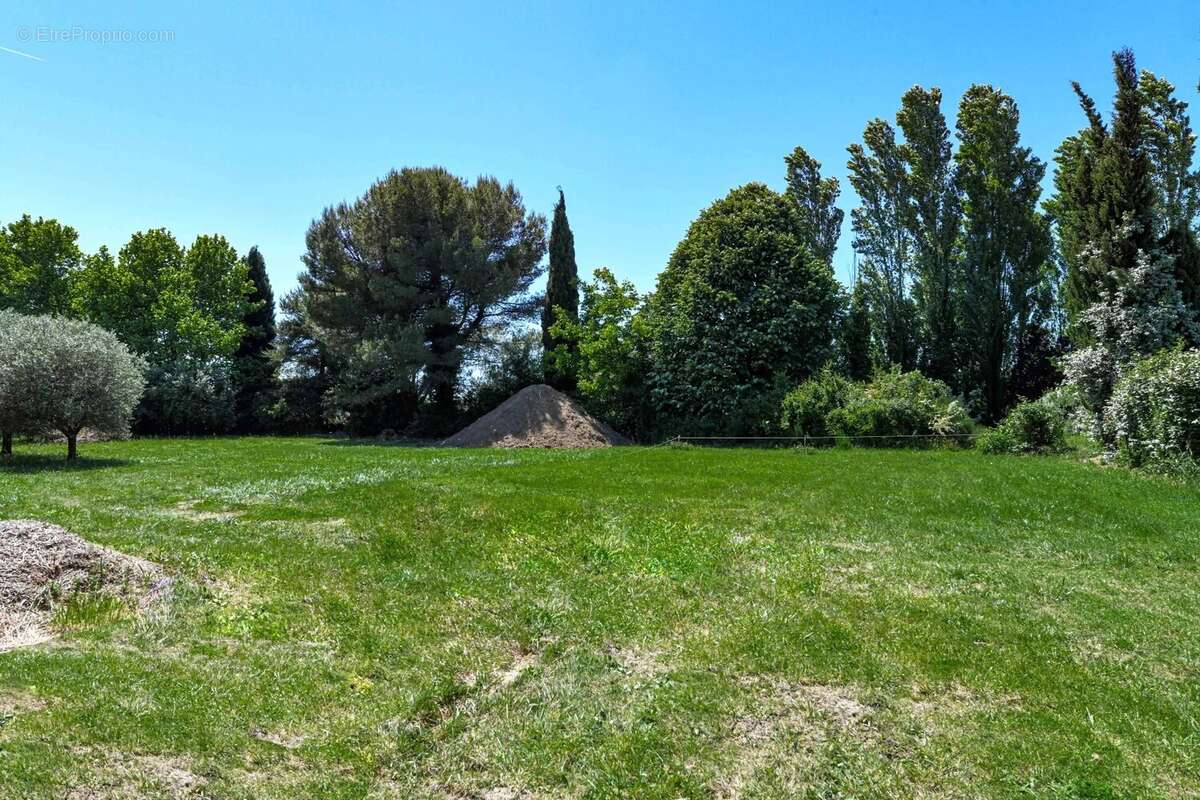 Terrain à SAINT-QUENTIN-LA-POTERIE