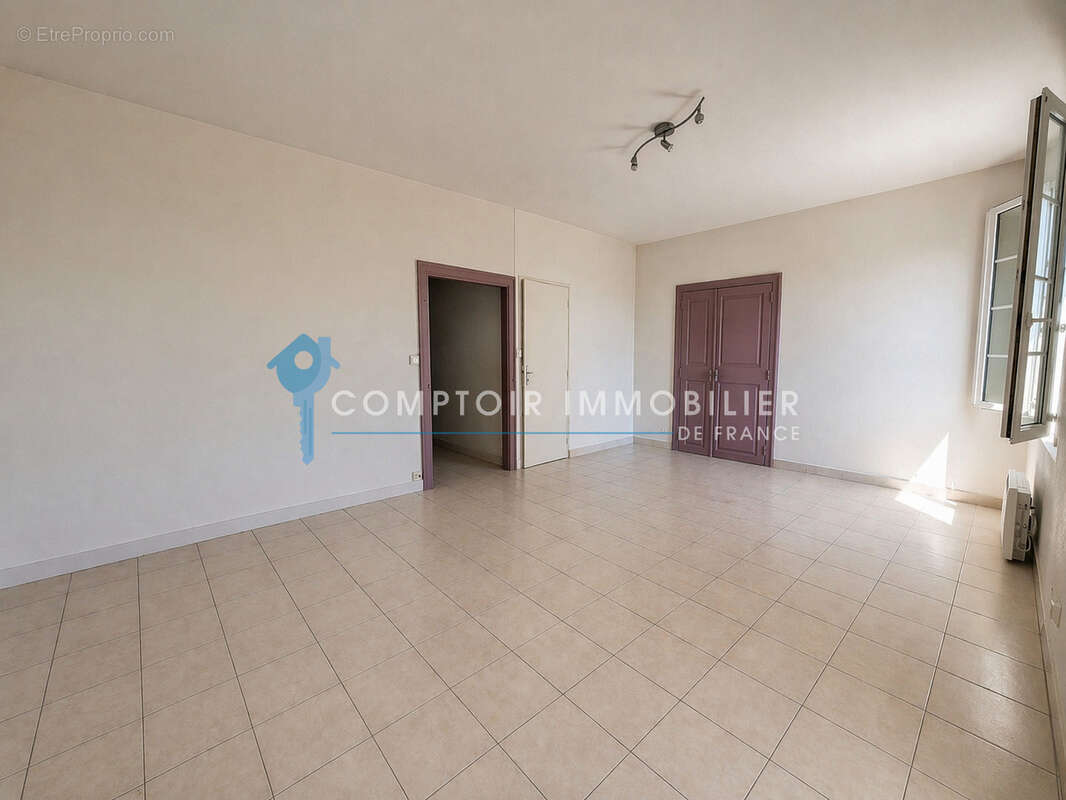 Appartement à VERGEZE