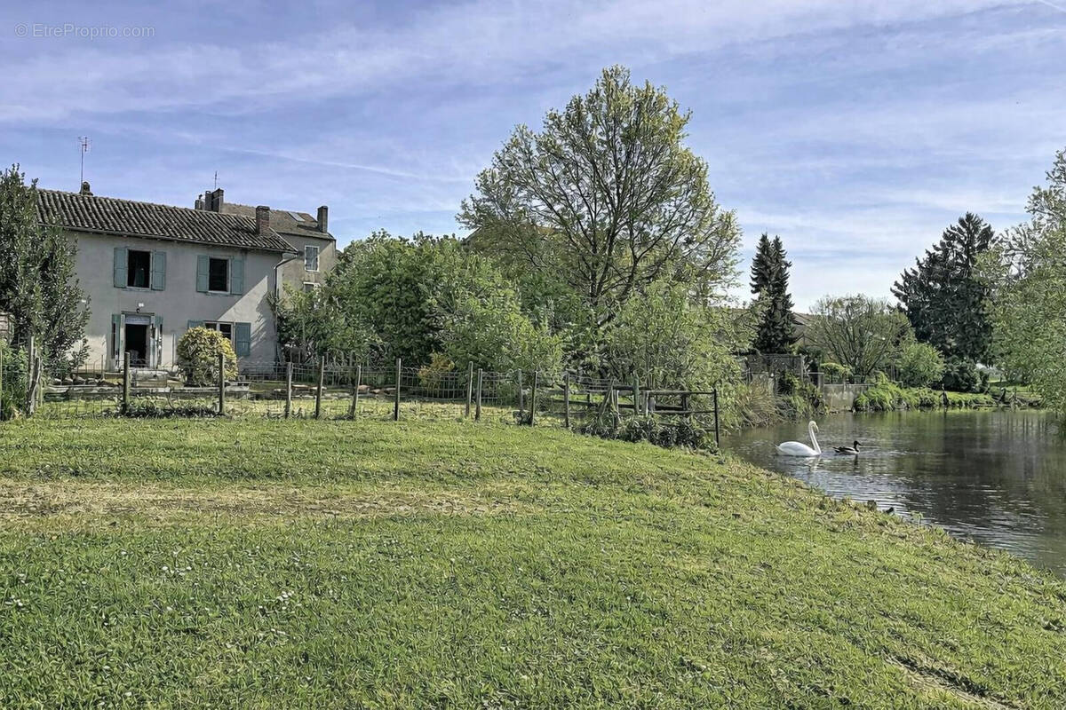 Maison à SAINT-JULIEN-SUR-REYSSOUZE