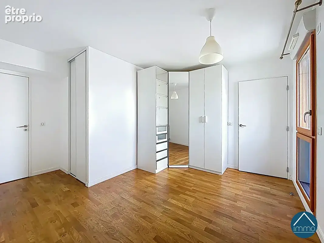 Appartement 4 pièces - 6ème étage - Loggia - Parking en sus - photo 3