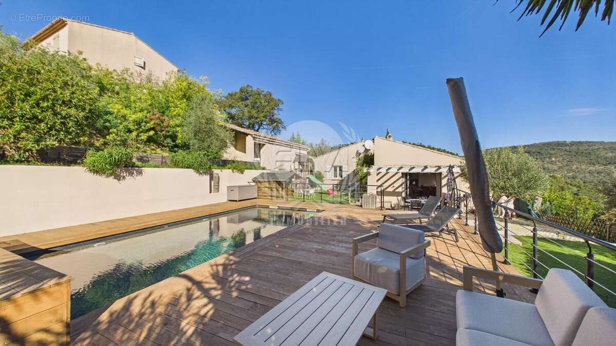 Maison à PLAN-DE-LA-TOUR