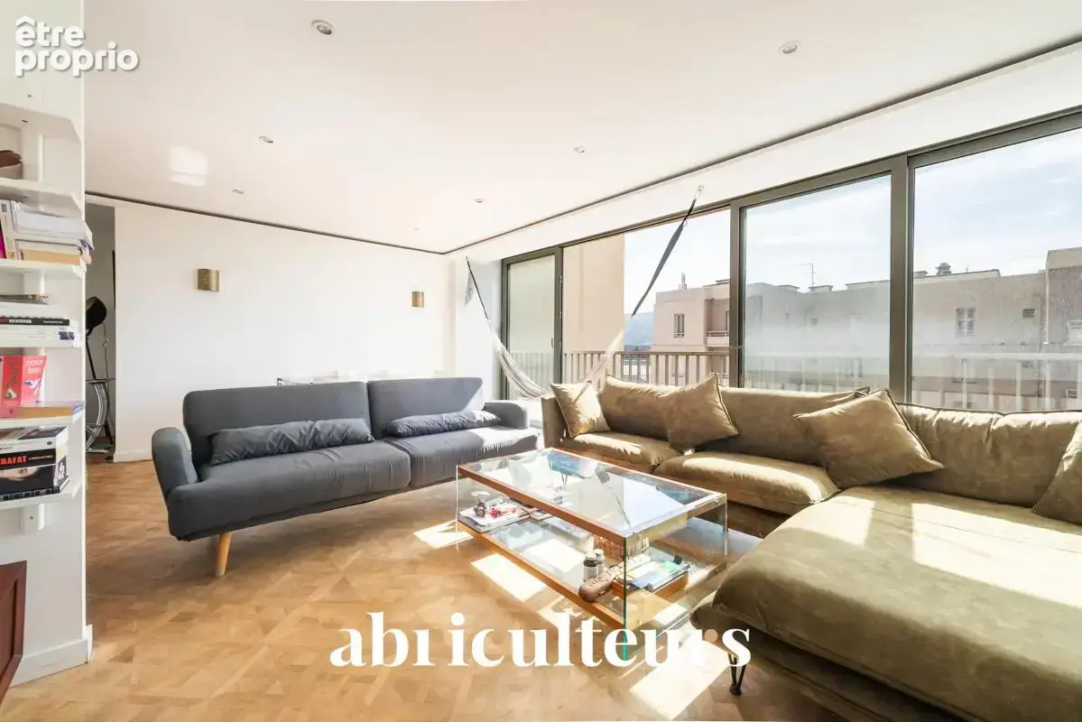 Appartement T4 traversant lumineux en vente à Marseille 13008 - photo 5