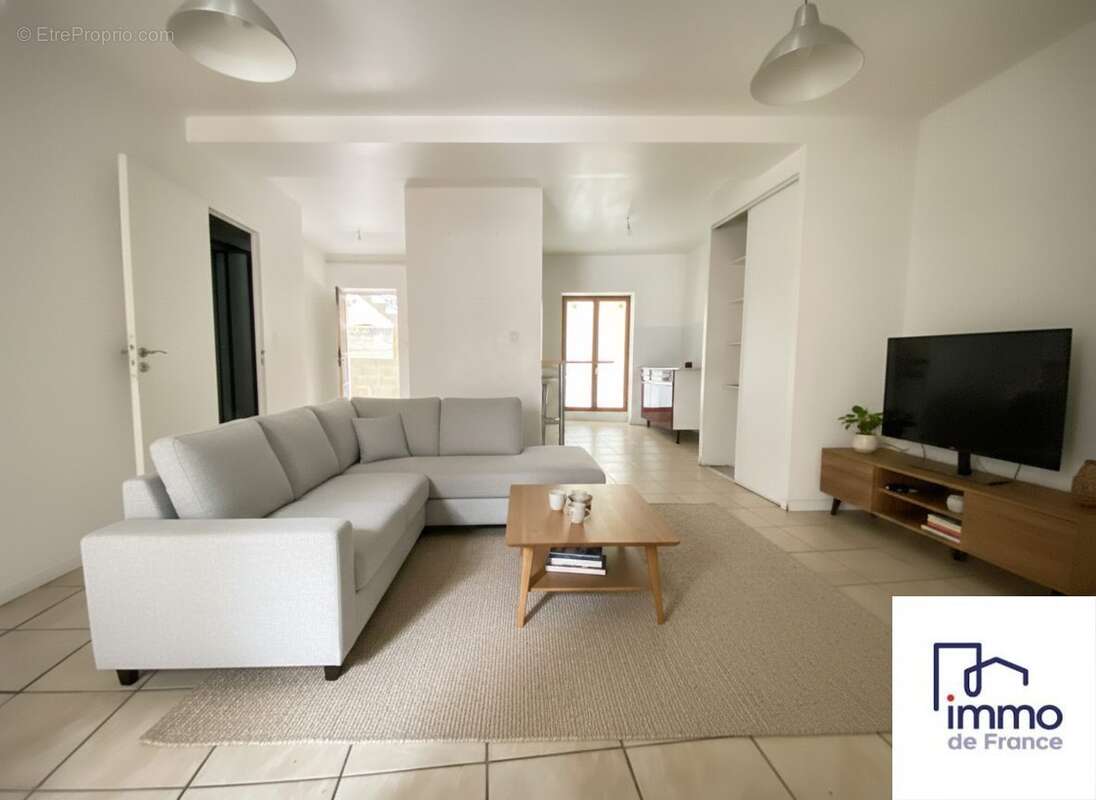 Appartement 341 m² à Pont-Eveque  - photo 2