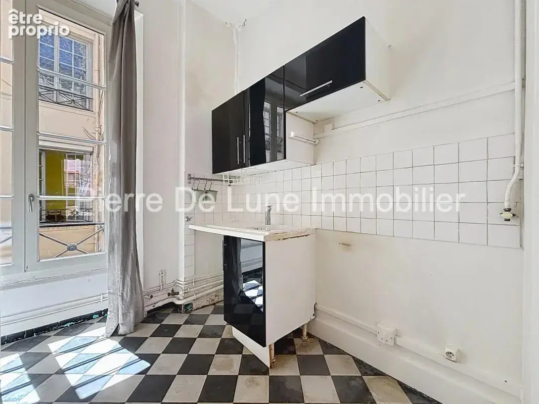 Lyon 1er – Appartement de caractère à réinventer  Charme de l'ancien, dressing, cave & grenier - photo 9