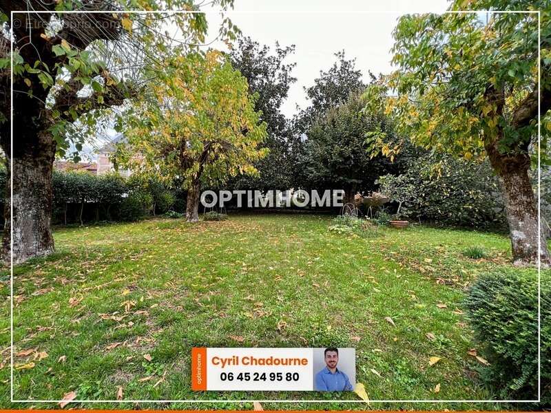 Maison à JAVERLHAC-ET-LA-CHAPELLE-SAINT-ROBERT