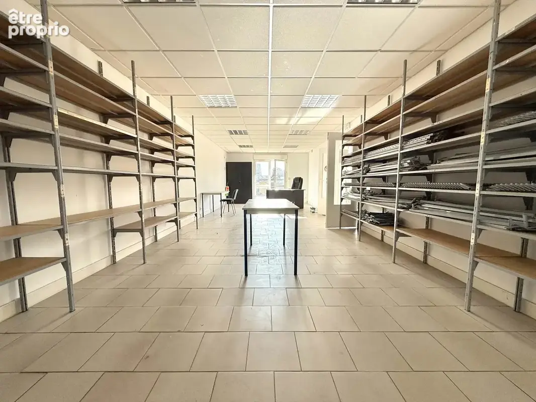 Local professionnel de 380 m2 avec Terrain et Parking - photo 11