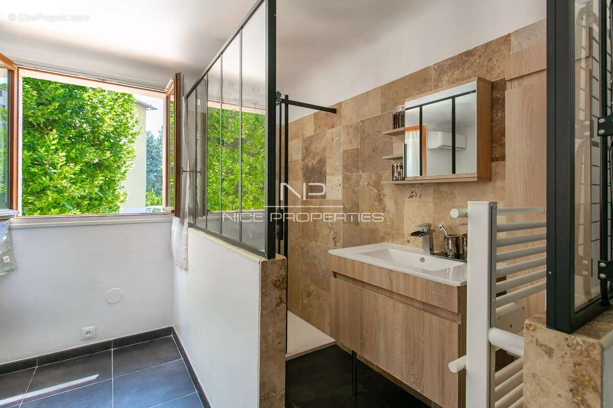 LEVENS - Maison familiale de 122 m² avec piscine, garage et nombreux stationnements - photo 18