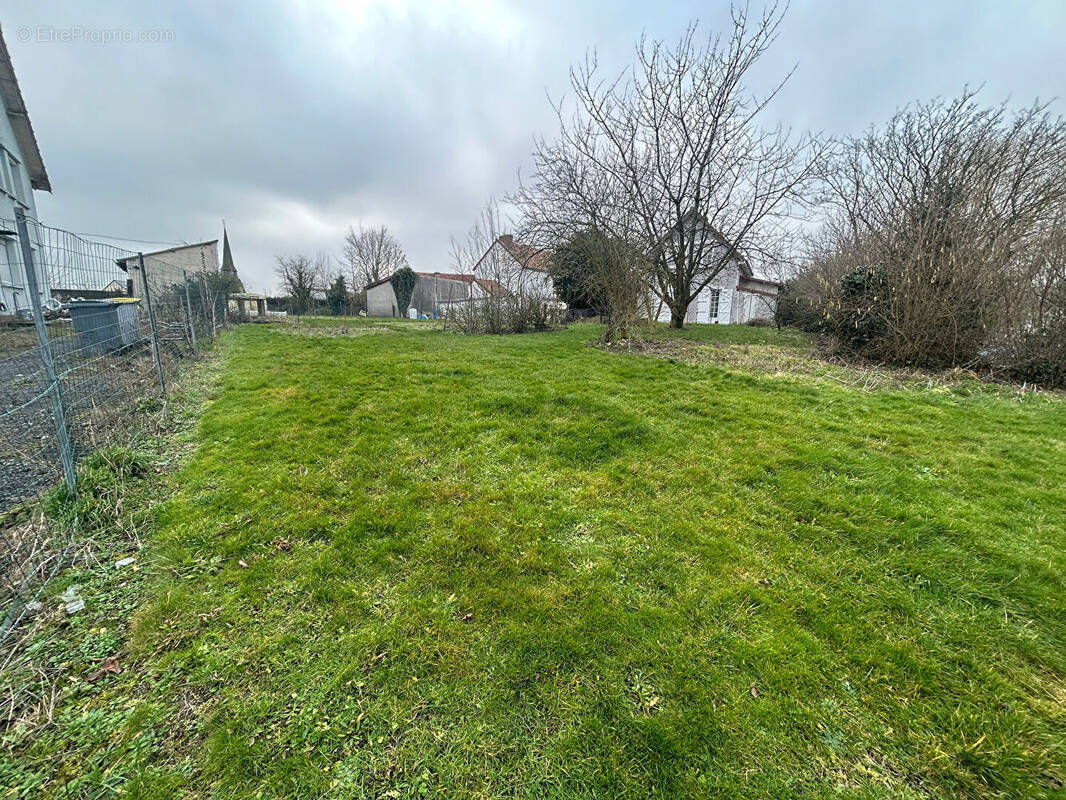 Terrain à BIHUCOURT