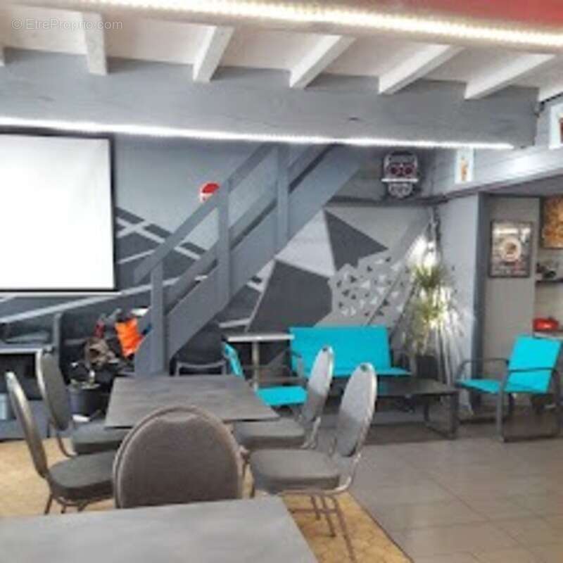 Commerce à NIEUL-LE-DOLENT