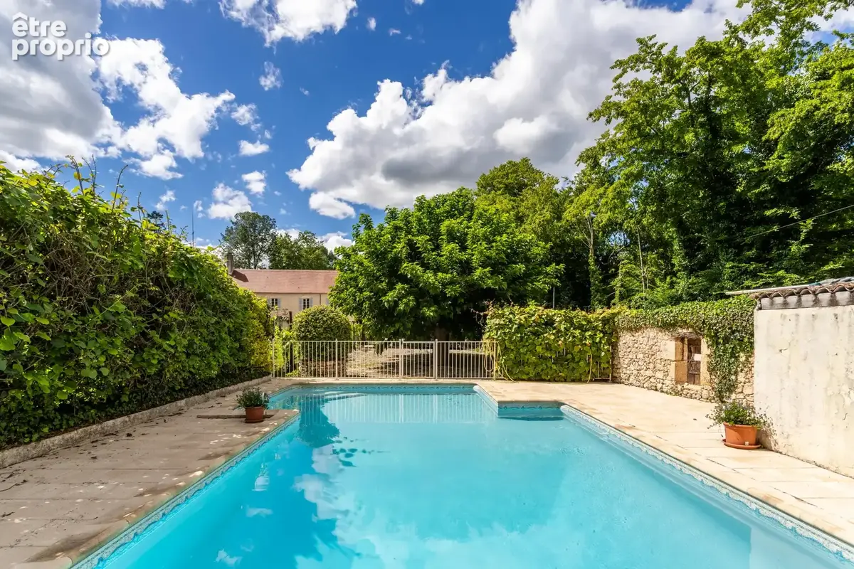 Château avec annexes, piscine, court de tennis et garages - photo 46