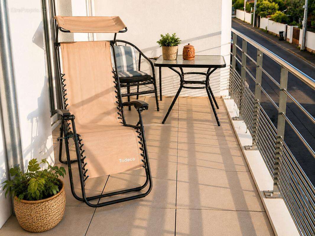 Appartement T3 récent avec balcon et garage Secteur recherché de Décines-Charpieu - photo 5