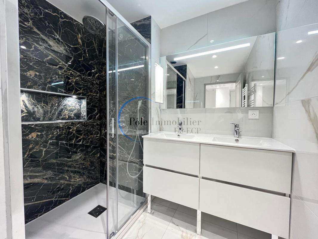 Appartement à MARSEILLE-1E