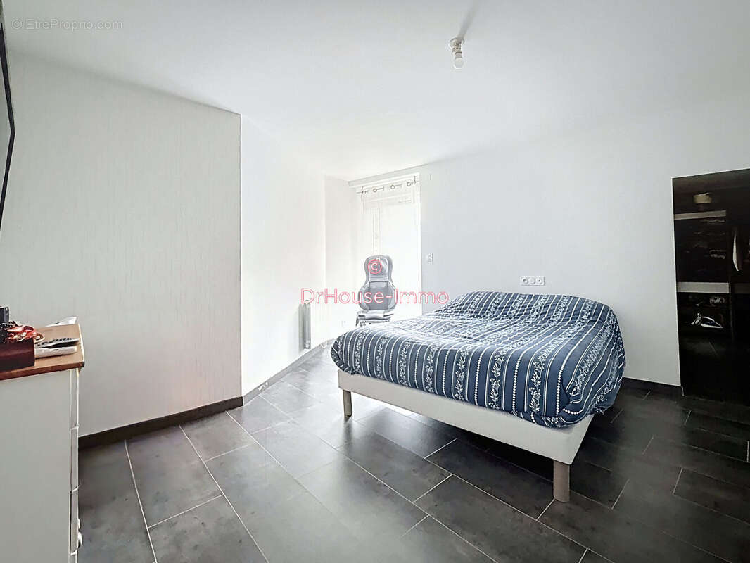 Maison 240 m² à Neuvic  - photo 63