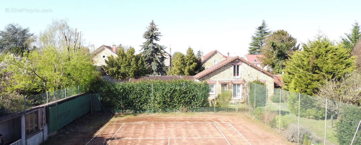 Terrain à VAIRES-SUR-MARNE