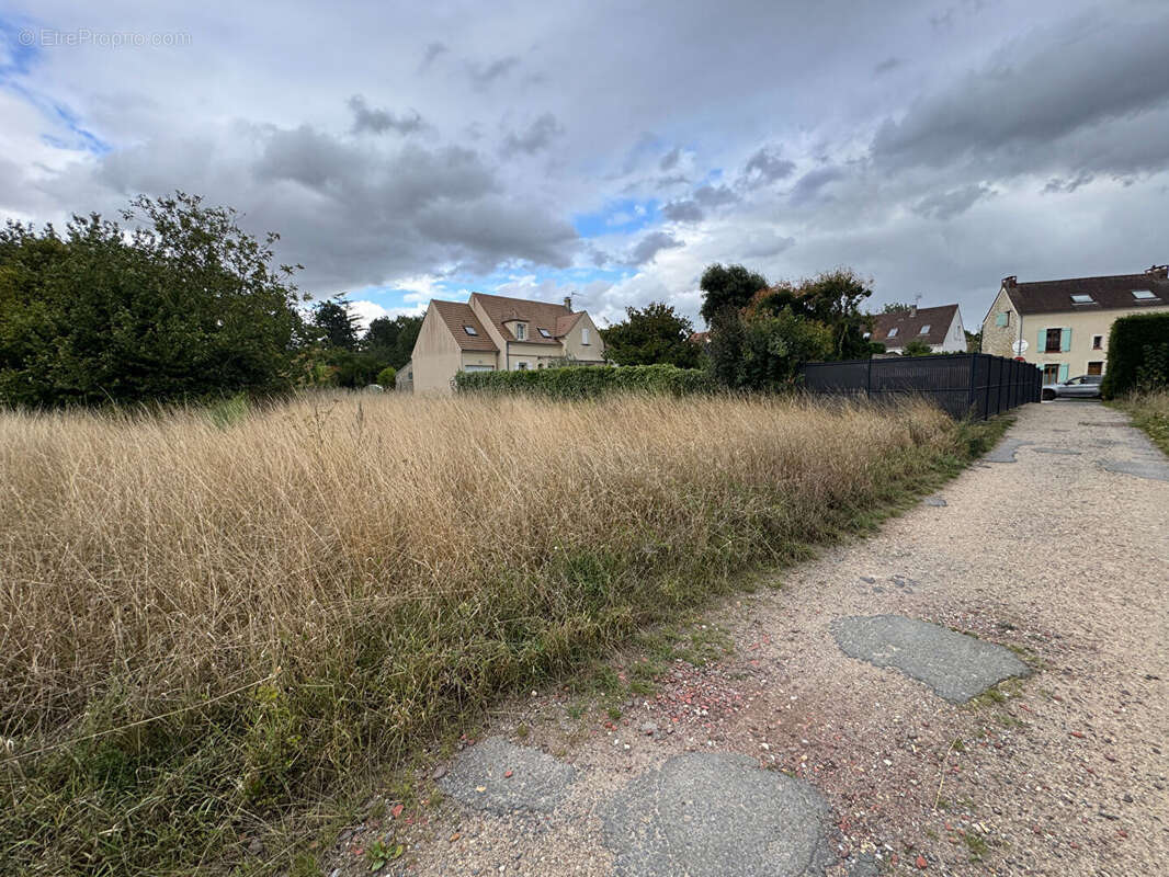 Terrain à ENNERY