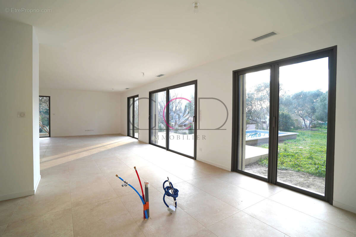 Maison à VENTABREN