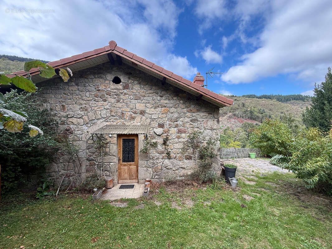 Maison à SAINT-JULIEN-VOCANCE